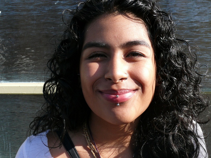 Ecco un esempio di labret piercing