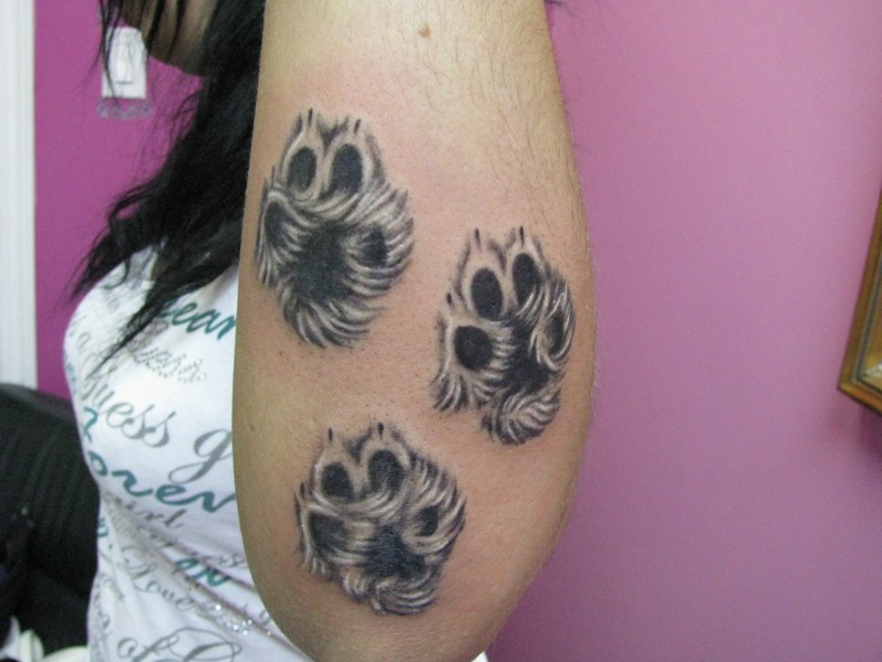 Tatuaggio che ricorda le zampette del proprio adorato animale.