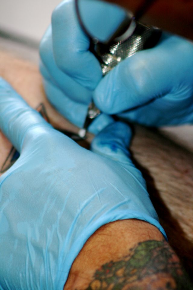 Devi farti il primo tatuaggio? La guida: consigli da seguire