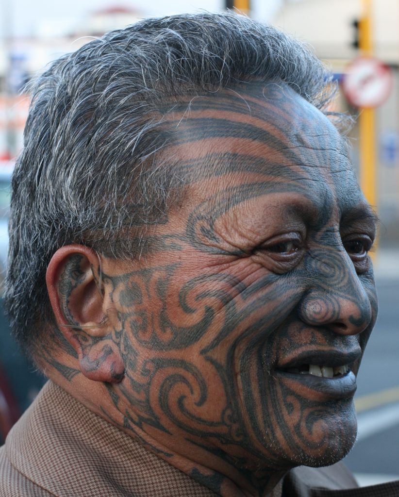 Tame_Iti_at_gallery_opening_13_October_2009