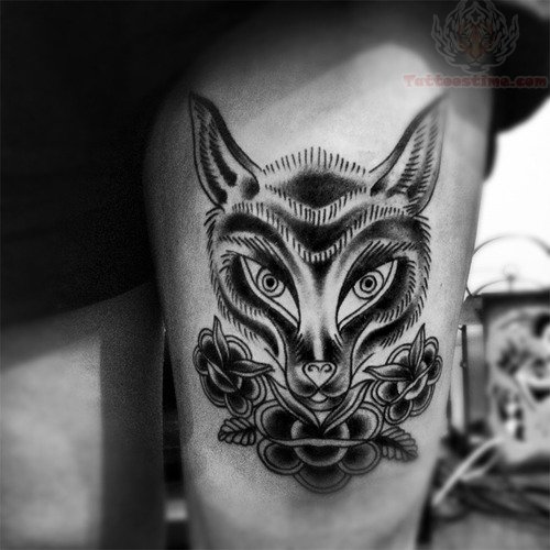 black-ink-fox-tattoo-on-thigh