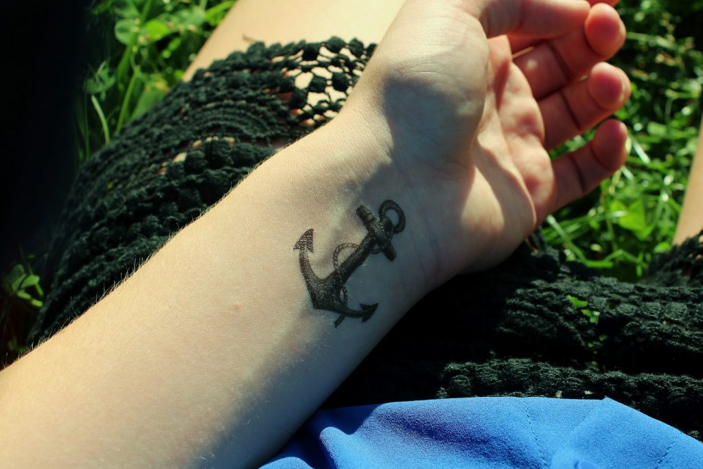 small-anchor-symbol-tattoo-on-wrist
