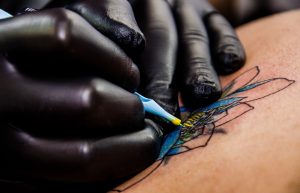 tattoo-artist-556036_960_720