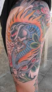 tatuaggio-cobra-gambe