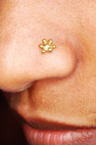 Nose_piercing_