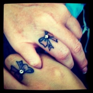 combinazioni piercing tatuaggi dita