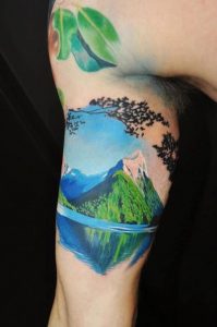 tatuaggi colorati ispirati alla natura montagna
