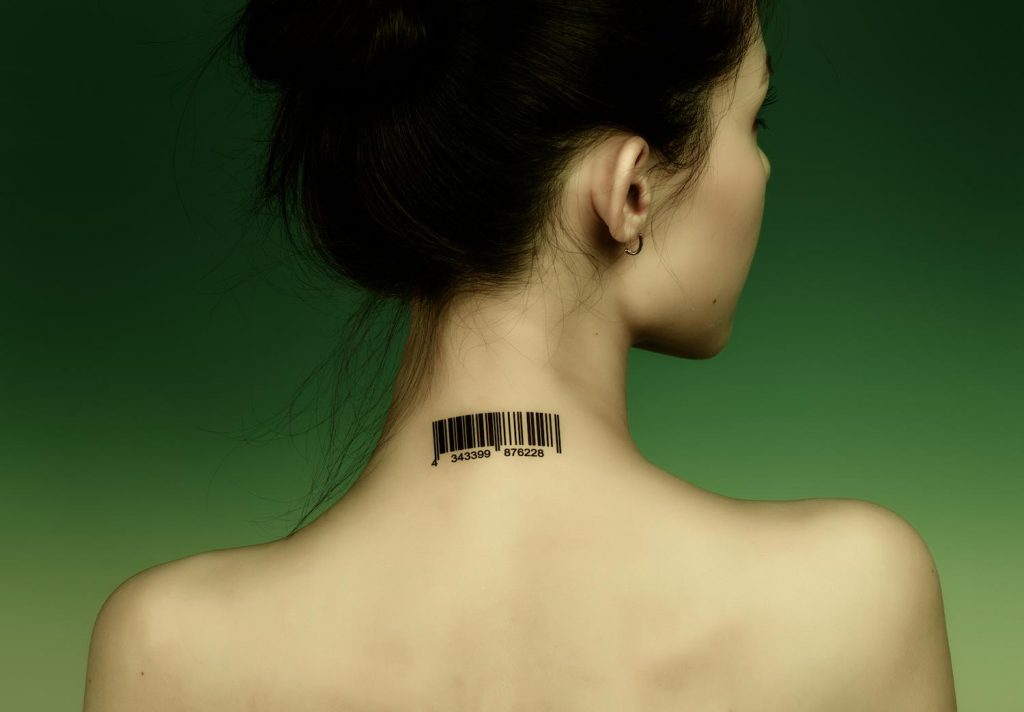 tatuaggi nascosti collo