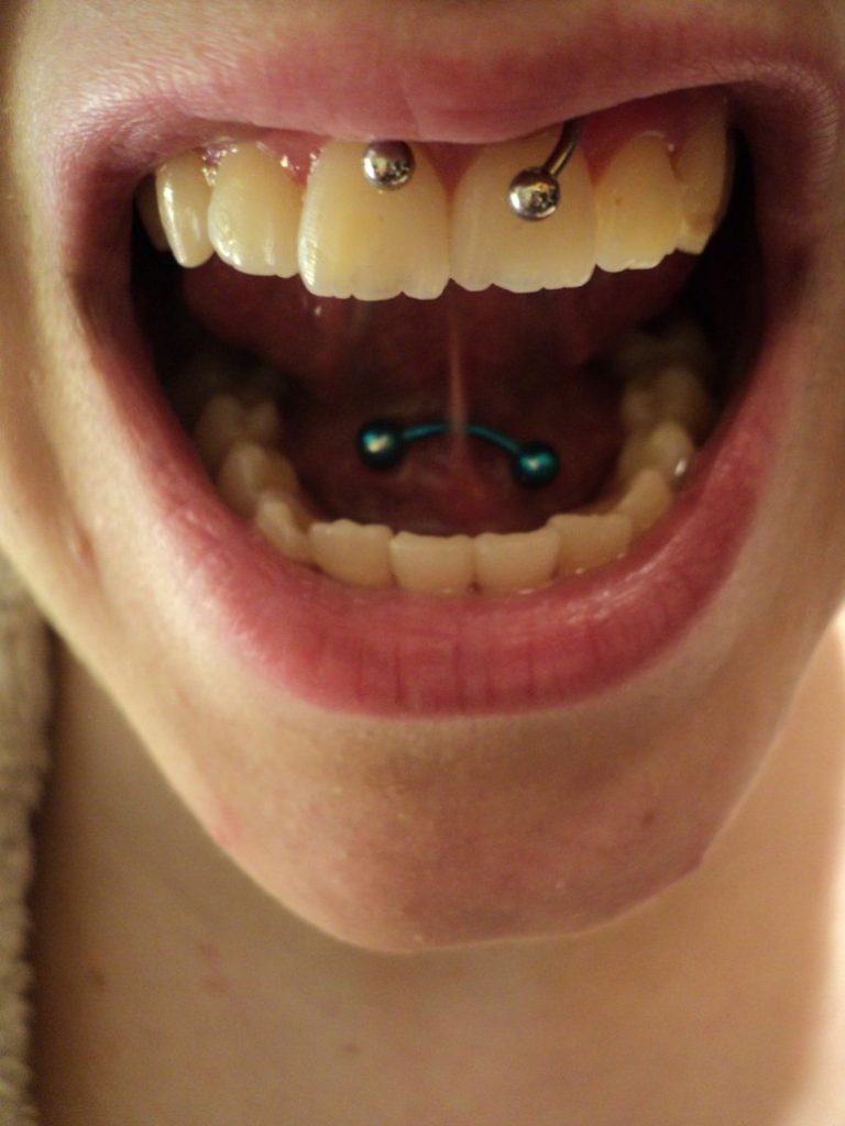 Piercing nascosti ai genitori
