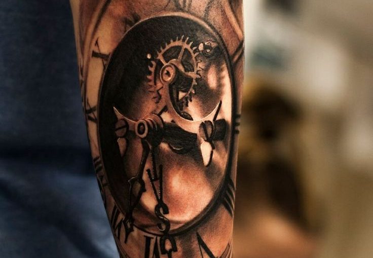 Tatuaggio orologio: il significato e le immagini