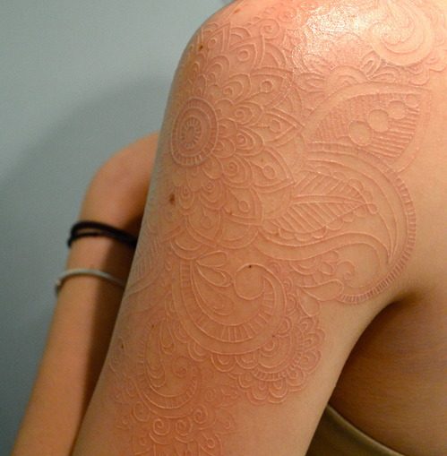 tatuaggi in rilievo