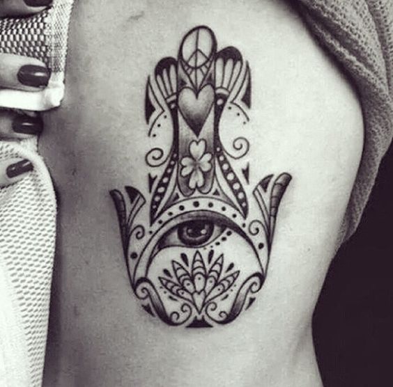 Mano di Fatima dalla leggenda a un tatuaggio che è simbolo di fede Mano di Fatima dalla leggenda a un tatuaggio che è simbolo di fede
