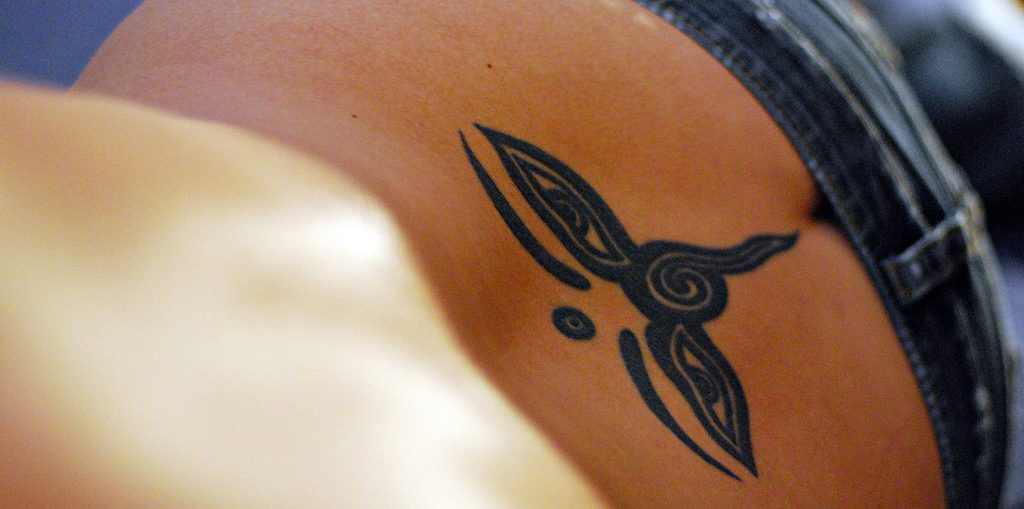 tatuaggio osso sacro 2