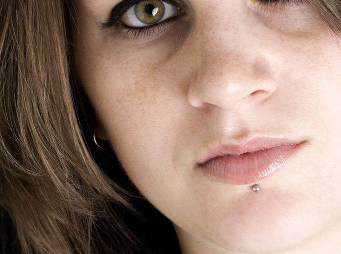 Piercing al mento